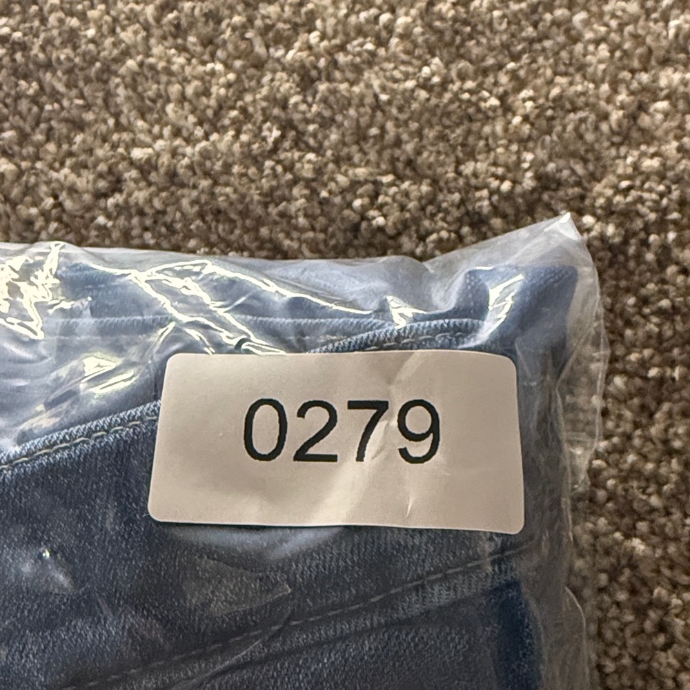 Levi's Women's‎ Jeans Classic Straight Size 28 28X30 Medium Wash Mid Rise - Picture 10 of 10